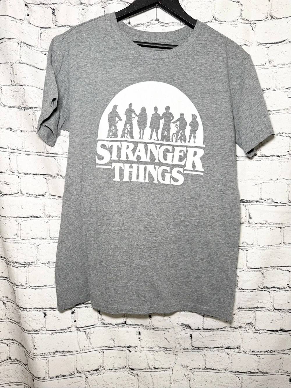 Stranger thing. Graphic tshirt. Size L